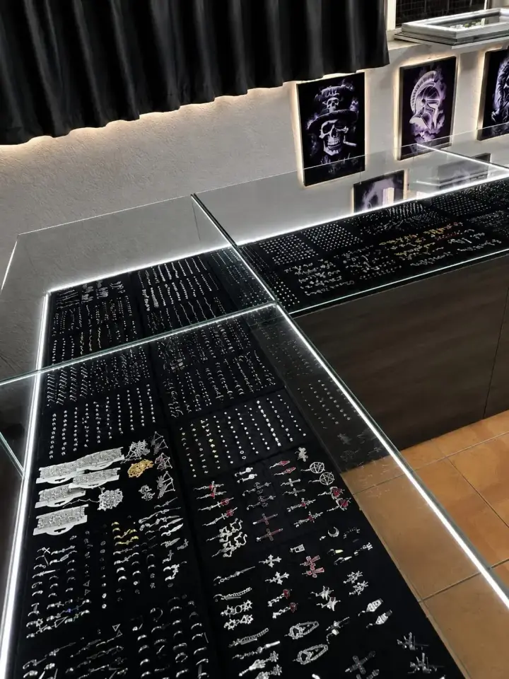 LuxPiercing gallery item
