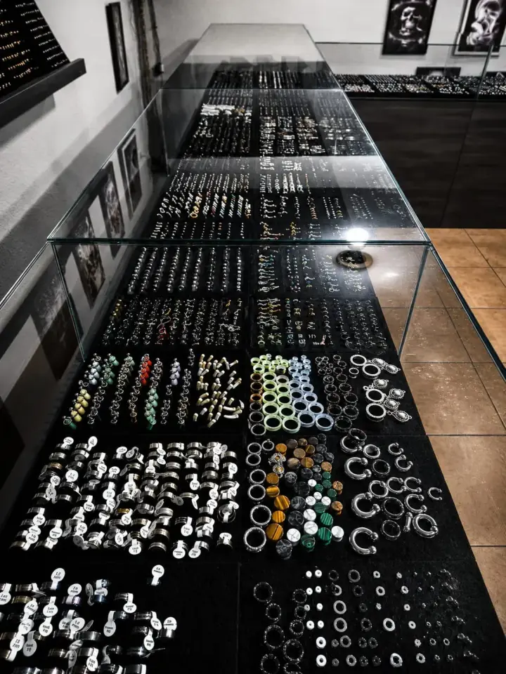 LuxPiercing gallery item