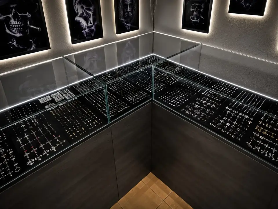 LuxPiercing gallery item
