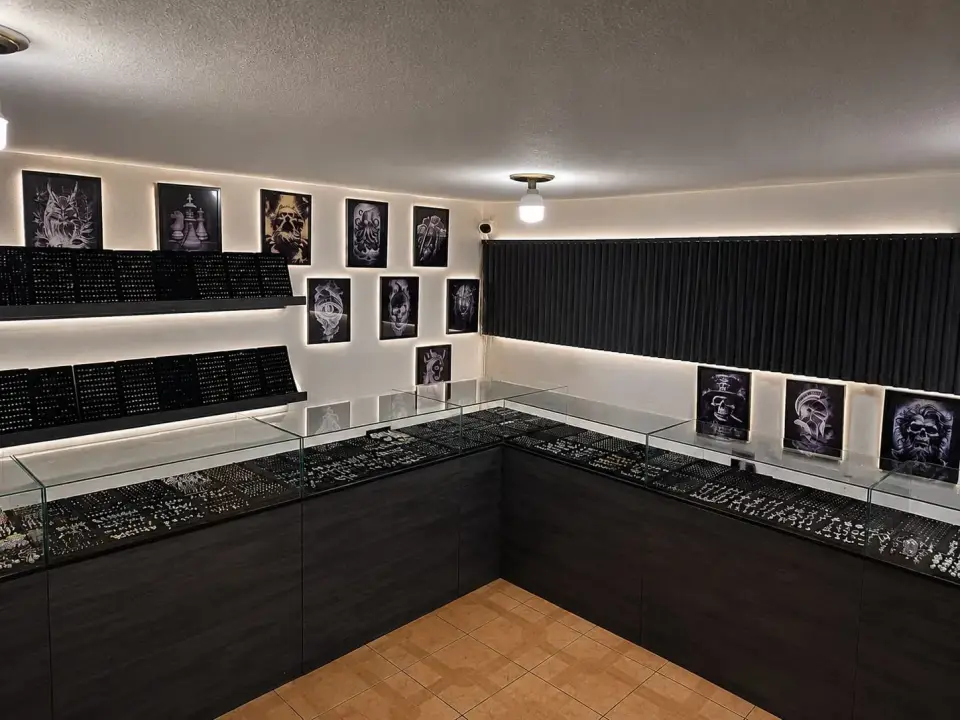 LuxPiercing gallery item