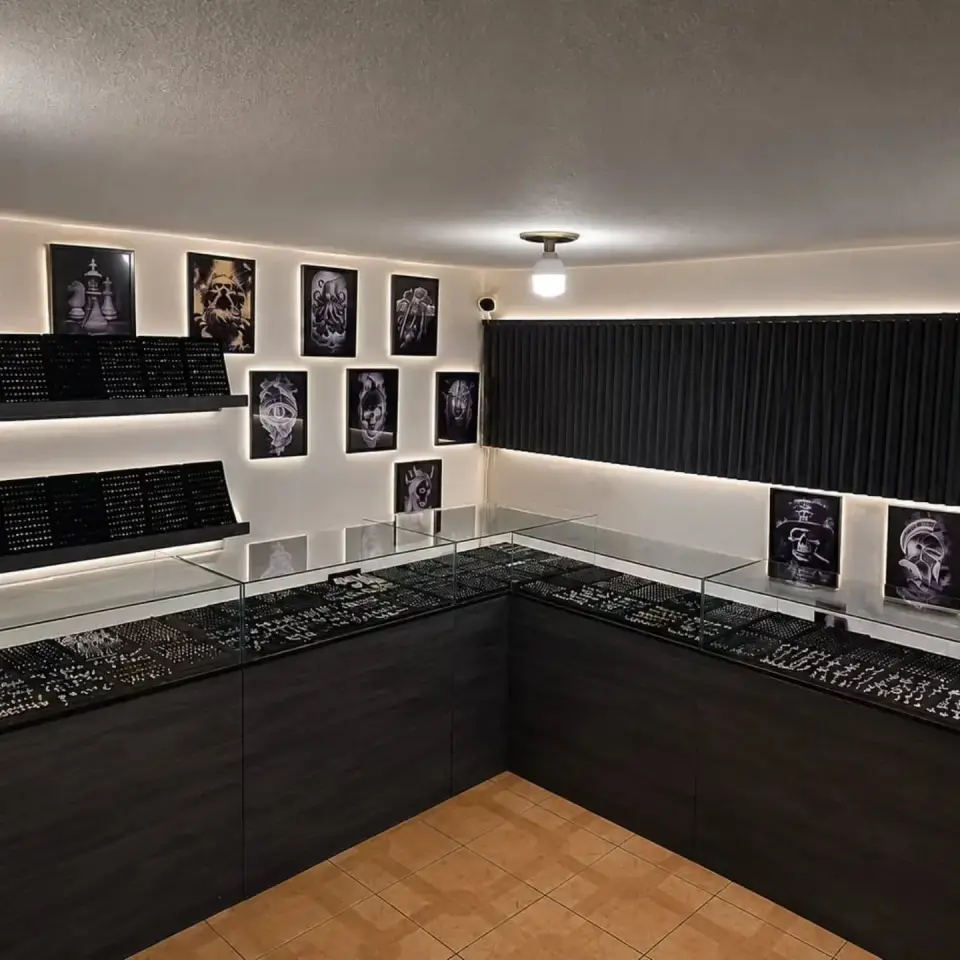 LuxPiercing gallery item